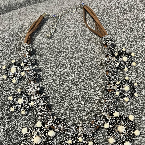 Womens western necklace - Picture 3 of 3